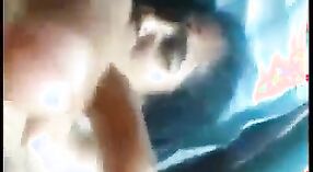 La bonne indienne Bangla fait une pipe bâclée dans une vidéo MMC 1 minute 00 sec