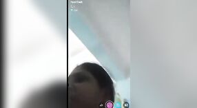 Desi ama de casa se burla con su cuerpo desnudo en la cámara en vivo 6 mín. 10 sec