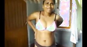成熟的印度姨妈拉尼在同性恋视频中顽皮 0 敏 0 sec