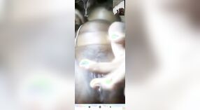 Indische Schönheit zeigt ihren XXX blonden Körper im Videoanruf mit schwarzem Liebhaber und großem Arsch 3 min 20 s