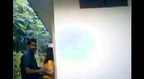 Oszukiwanie indyjski żona Havta Chhavi dostaje w dół i brudne z jej roommate w to desi porno wideo 1 / min 20 sec