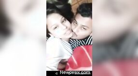 Vídeo de sexo Bangla com toque Indiano: vários uploads sob demanda 1 minuto 40 SEC