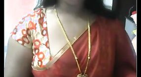 Les Gros Seins de Bhabhi Reçoivent le Meilleur Traitement dans la Vidéo de Sexe Indienne! 8 minute 40 sec