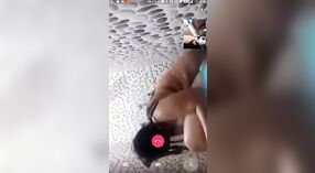 彼女が裸になってウェブカメラでセックスをしているので、熱いインドの女の子が動いているのを見てください 6 分 20 秒