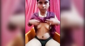 देसी भाभी नग्न होते आणि थेट XXX कॅमेर्‍यावर स्वत: ला बोट करते 1 मिन 50 सेकंद