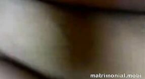 البنغالية هفت الفيديو يتميز بهابي الحصول مارس الجنس أمام خادمها 1 دقيقة 20 ثانية