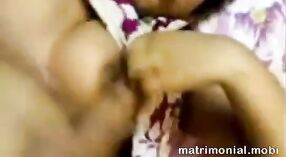 البنغالية هفت الفيديو يتميز بهابي الحصول مارس الجنس أمام خادمها 4 دقيقة 50 ثانية