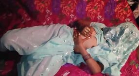 Desi bhabhi dà un nightly pompino in un video leaked online da lei amante 0 min 0 sec
