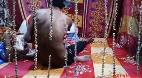 Pengalaman seksual pertama istri dan suami Desi sebagai pasangan suami istri dalam video buatan sendiri 2 min 00 sec