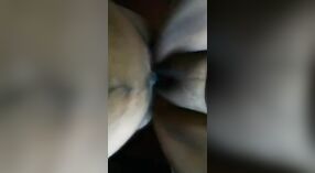 Sayang Bengali membuat vaginanya ditumbuk dalam video hardcore 0 min 30 sec