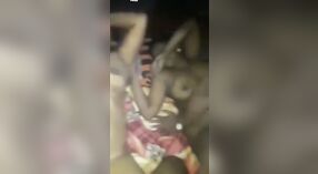 Dois caras se envolver em um fumegante casa gangbang com duas tesão Tamil belezas 0 minuto 0 SEC