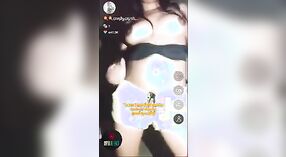 Un procace Desi ragazza spettacoli via lei succoso corpo su vivere camma 4 min 50 sec