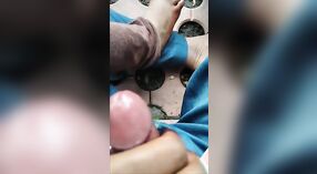 Desi meisje uit Telugu geeft een close-up blowjob aan haar minnaar in deze Indiase Porno video 3 min 00 sec