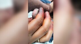 Desi ragazza da Telugu dà un close - up pompino per il suo amante in questo Indiano video porno 4 min 20 sec