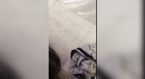 Desi XXX男孩与母亲的MMS一起沉迷于大胆的Pussyfuck 5 敏 00 sec