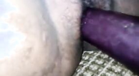 Indiase schoonheid gets haar poesje licked en fingered in solo masturbatie video 0 min 50 sec