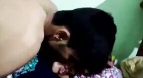 Desi mms video presenta una pareja caliente teniendo sexo en cámara 2 mín. 20 sec