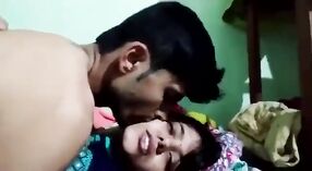 Desi mms video presenta una pareja caliente teniendo sexo en cámara 3 mín. 20 sec