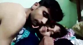 Desi mms vídeo apresenta casal quente fazendo sexo na câmara 3 minuto 40 SEC