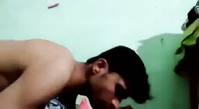 Desi mms vídeo apresenta casal quente fazendo sexo na câmara 5 minuto 00 SEC