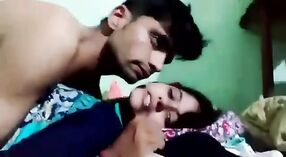 Desi mms video presenta una pareja caliente teniendo sexo en cámara 5 mín. 20 sec