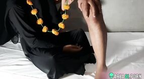 Amador indiano muçulmano gata fica para baixo e sujo com um estranho em caseiro porno 2 minuto 40 SEC