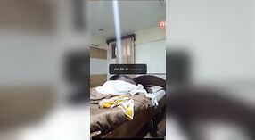 Desi夫妇在热闹的MMC视频中充满爱意 3 敏 00 sec