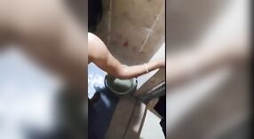 Esposa india hace una mamada sensual en este video de MMC 3 mín. 00 sec