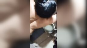 Esposa india hace una mamada sensual en este video de MMC 3 mín. 30 sec