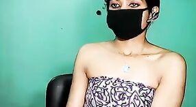 કલાપ્રેમી ભારતીય દંપતી વેબકેમ ચેટ પર શૃંગારિક કલ્પનાઓ શોધે છે 18 મીન 40 સેકન્ડ