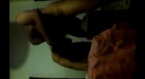 Desi bhabhi gets neer en vies met haar hubby in deze Indiase seks video - 3 min 50 sec