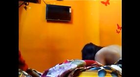 Indisches Mädchen wird im chudai-video ungezogen in Cowgirl-Position 3 min 20 s