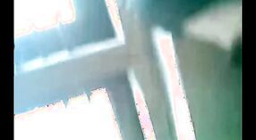 దేశీ ఇండియన్ అత్త మరియు ఆమె చిన్న కొడుకు ఈ ఇంట్లో తయారుచేసిన వీడియోలో వారి లైంగికతను అన్వేషిస్తారు 3 మిన్ 40 సెకను