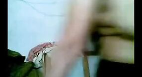 देसी भारतीय काकू आणि तिचा तरुण मुलगा या होममेड व्हिडिओमध्ये त्यांची लैंगिकता एक्सप्लोर करतात 1 मिन 00 सेकंद