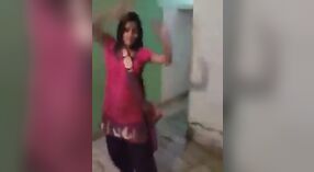 Cinta de sexo de larga duración de Desi con una linda adolescente y su novio 0 mín. 0 sec