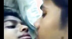 Estudiante universitaria india tiene sexo caliente con su novio 7 mín. 20 sec