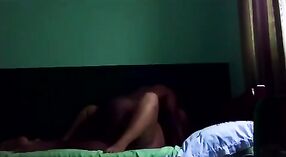 العمة الهندية وصديقها الجامعي يمارسان الجنس الساخن في هذا الفيديو الثلاثون! 3 دقيقة 00 ثانية