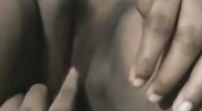 Un missionnaire indien devient méchant dans cette vidéo porno desi mettant en vedette un bhabhi aux gros seins 2 minute 20 sec