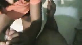Un missionnaire indien devient méchant dans cette vidéo porno desi mettant en vedette un bhabhi aux gros seins 4 minute 50 sec