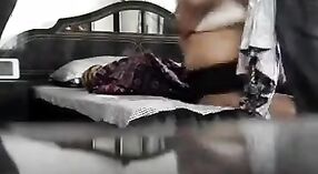 ひねりを加えたインドの自家製セックスビデオ 0 分 50 秒