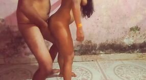 Indisches Teen bekommt ihren großen Arsch und ihre großen Brüste von einem verheirateten Mann angebetet 0 min 0 s