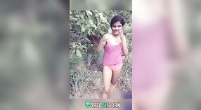 Explorar Desi mms-clip com um pequeno estudante universitário Indiano apanhado no acto de posar nu 0 minuto 0 SEC