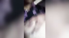 Bengali chamada de menina revela sua buceta virgem em fumegante vídeo 0 minuto 0 SEC