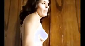 Hot Angel and Ancleをフィーチャーした近親相姦インドのセックスビデオ 0 分 0 秒