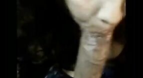 Indisch meisje met grote borsten geeft een erotische pijpbeurt in MMC video 1 min 50 sec