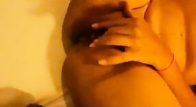 Bhabhi van Bangalore gets ondeugend met haar man in hotel kamer 3 min 10 sec