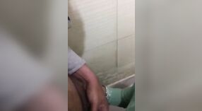 Desi bhabhi gives a satisfying blowjob in the bathroom 2 min 40 sec