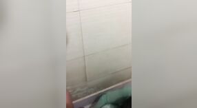 Desi bhabhi gives a satisfying blowjob in the bathroom 3 min 20 sec