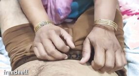 பெரிய புண்டை கொண்ட அமெச்சூர் தேசி பெண் தனது சகோதரனின் ஆண்குறிக்கு ஒரு சிற்றின்ப தனியா கொடுக்கிறார் 0 நிமிடம் 40 நொடி