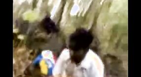 या निळ्या बंगाली अश्लील व्हिडिओमध्ये एक तरुण भारतीय मुलगी घराबाहेर पडते 3 मिन 40 सेकंद